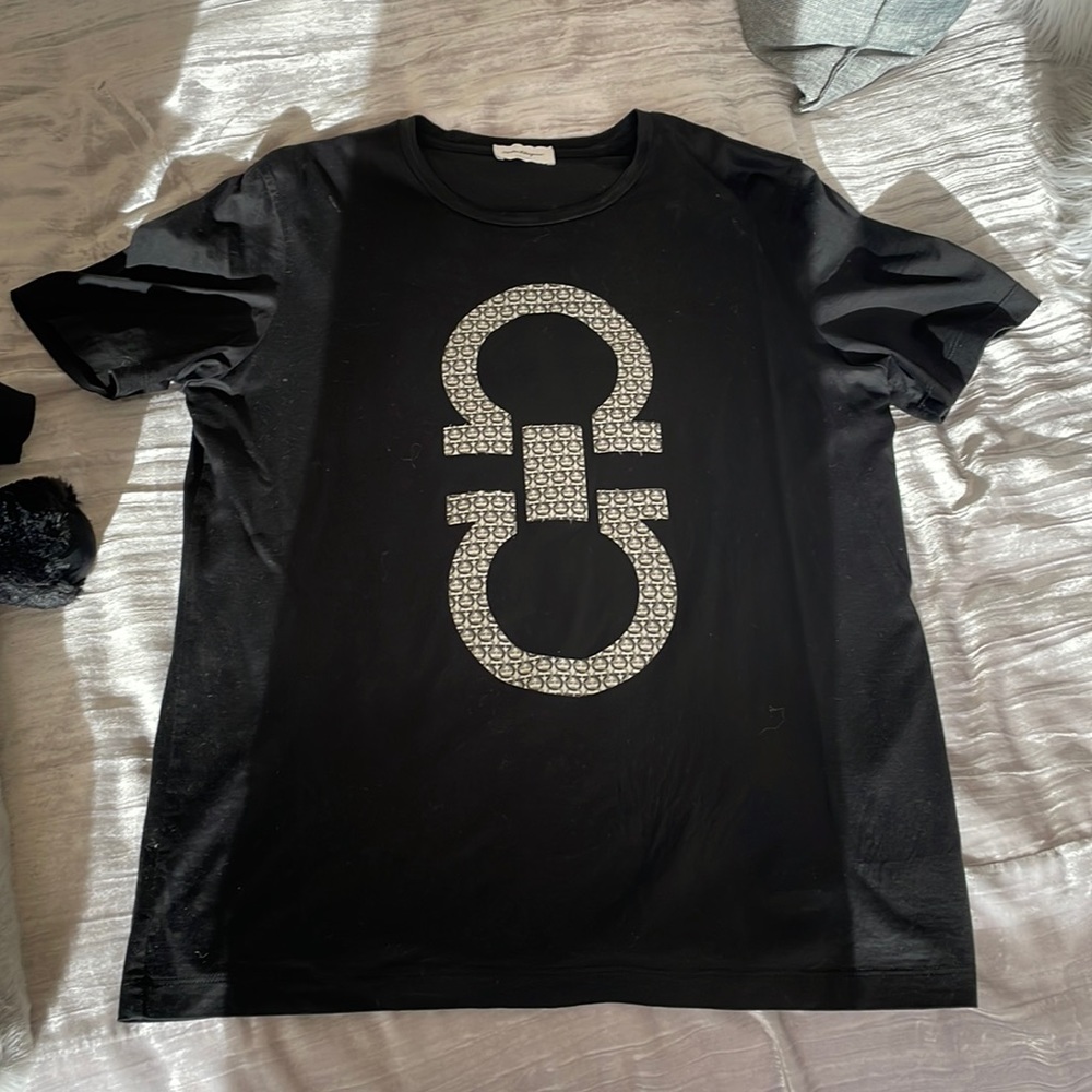 Salvatore Ferragamo. Gancini print tshirt size small. 100% Authentic